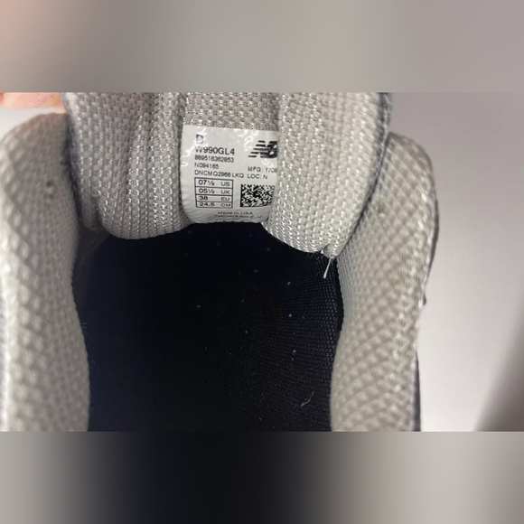 Women's New Balance 990 V4 Shoes - Picture 2 of 8